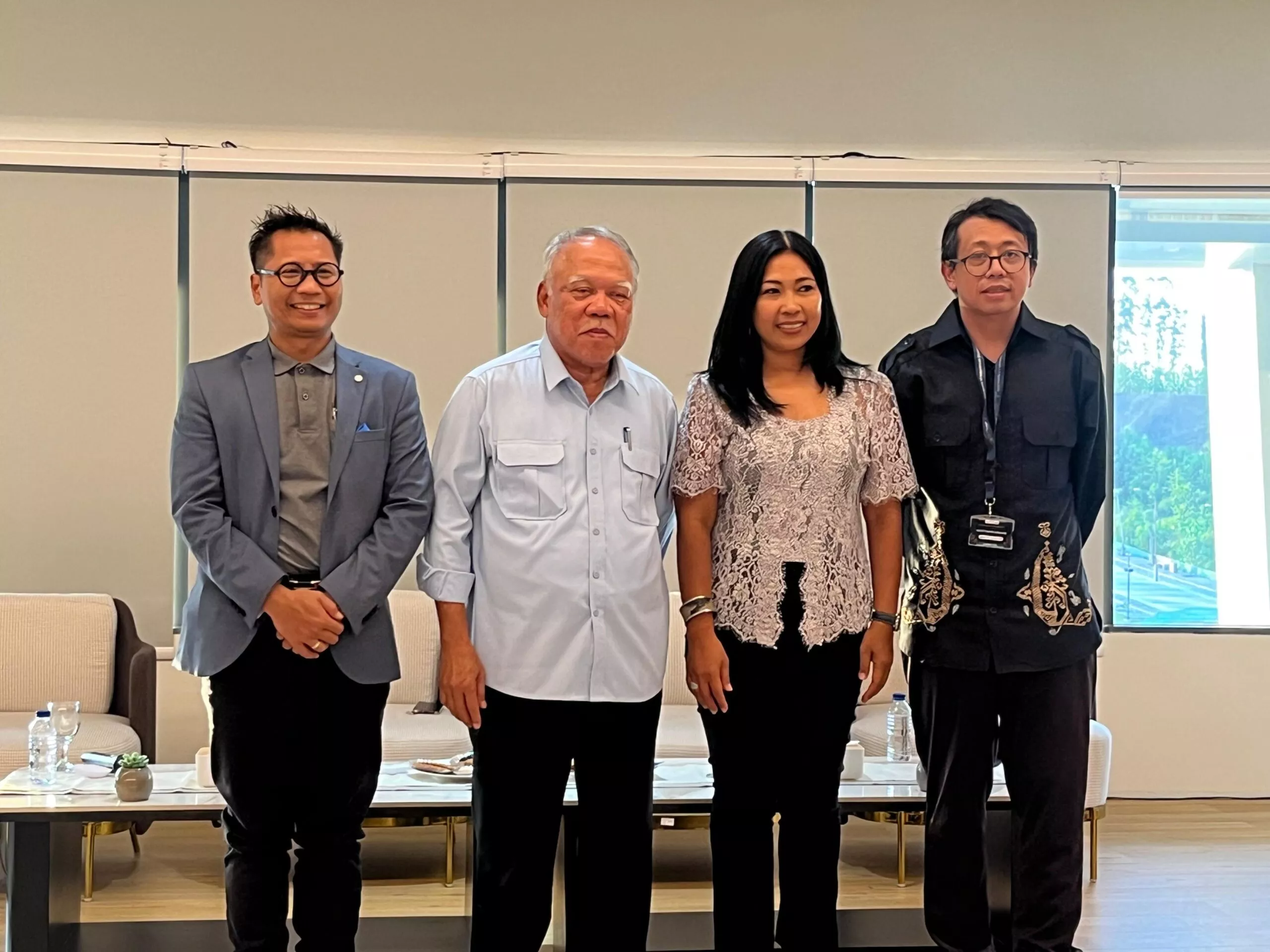 Membangun investasi berharga pada pengembangan sumber daya manusia,